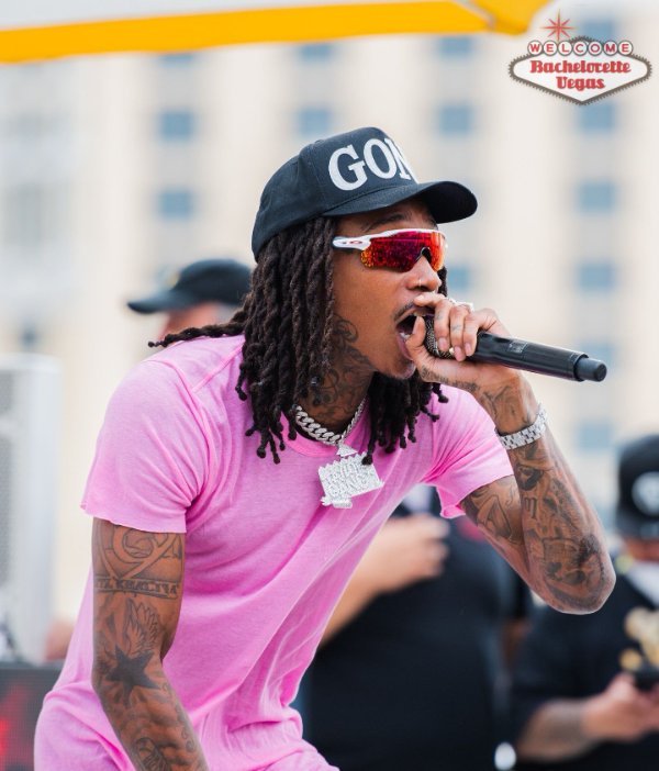 hip-hop-artist-on-stage