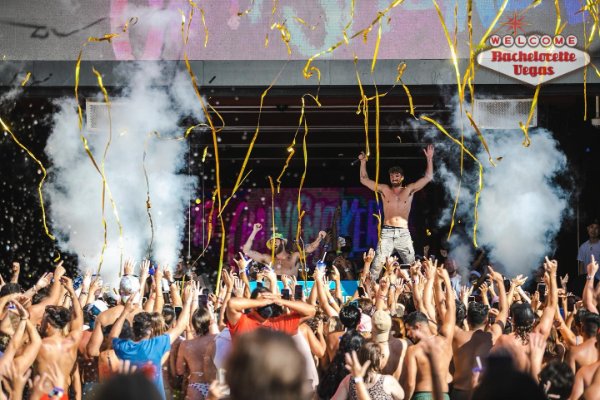 las-vegas-pool-party