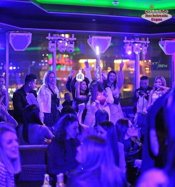 party-crowd-vegas