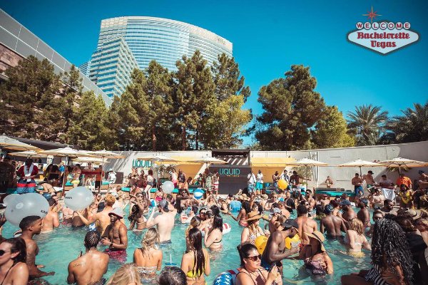 bachelorettevegas-liquid-pool