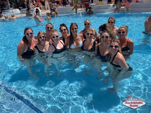 vegas-pool-party-bachelorette