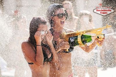stagette-pool-party-crawl
