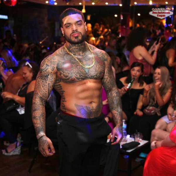 vegas-lead-performer